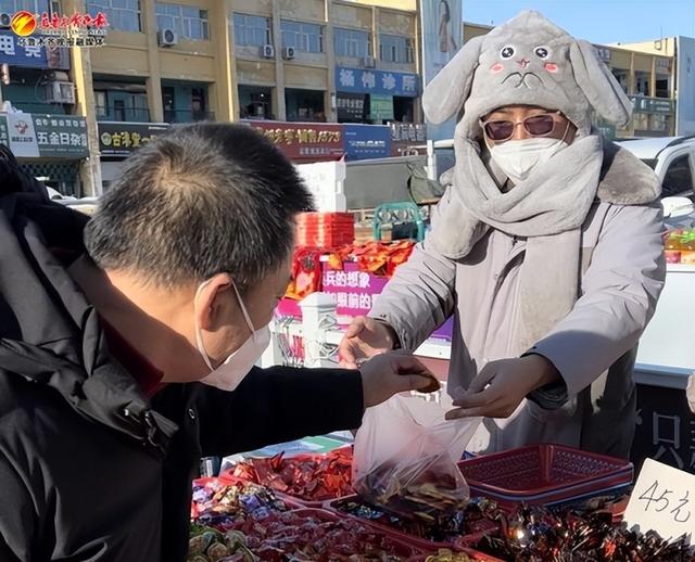 在北園春年貨市場，市民正在購買糖果.jpg