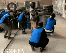 這樣的隊(duì)伍，看起來有些弱。.gif