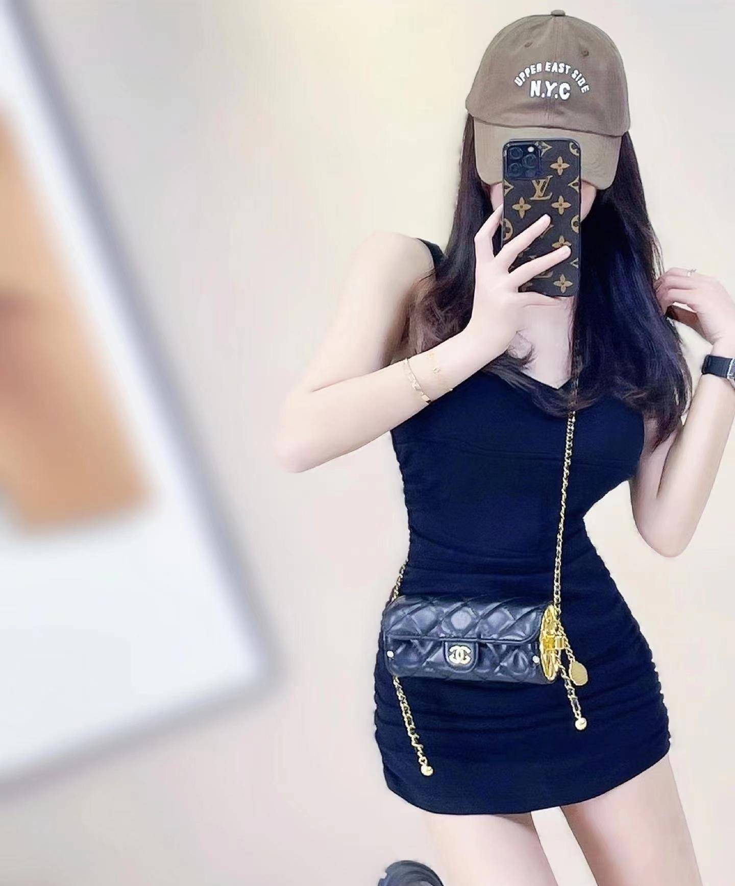現(xiàn)在的女生太會(huì)打扮了，簡(jiǎn)單的連衣裙就可以動(dòng)人心弦